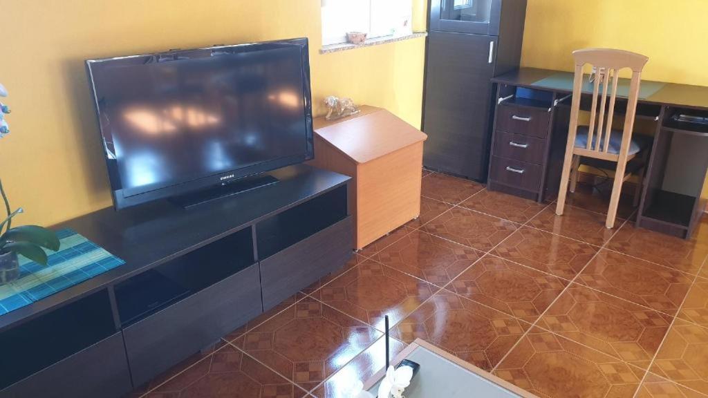 Apartments Roses Dobrinj Екстер'єр фото