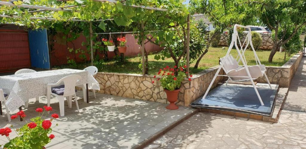 Apartments Roses Dobrinj Екстер'єр фото