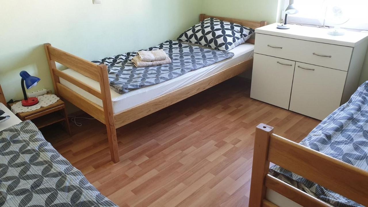 Apartments Roses Dobrinj Екстер'єр фото