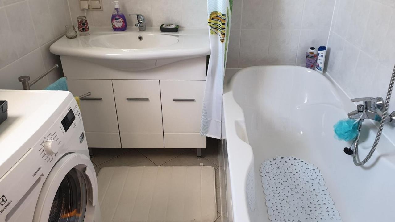 Apartments Roses Dobrinj Екстер'єр фото