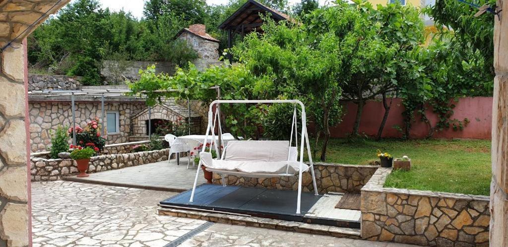 Apartments Roses Dobrinj Екстер'єр фото