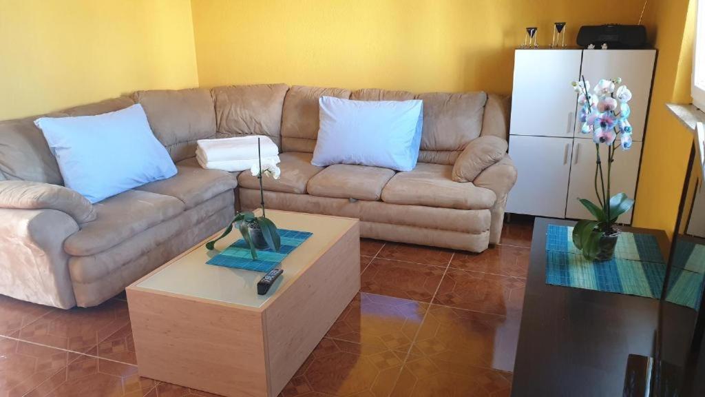 Apartments Roses Dobrinj Екстер'єр фото