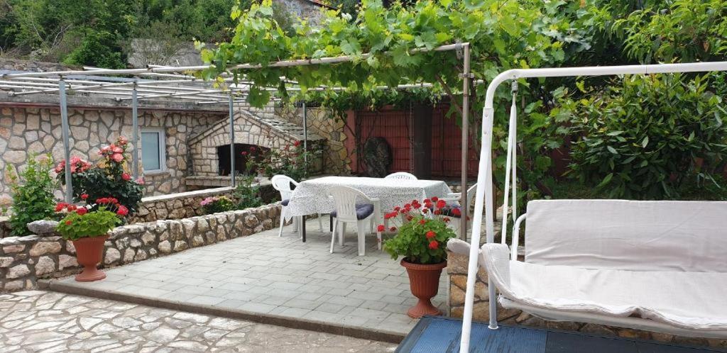 Apartments Roses Dobrinj Екстер'єр фото