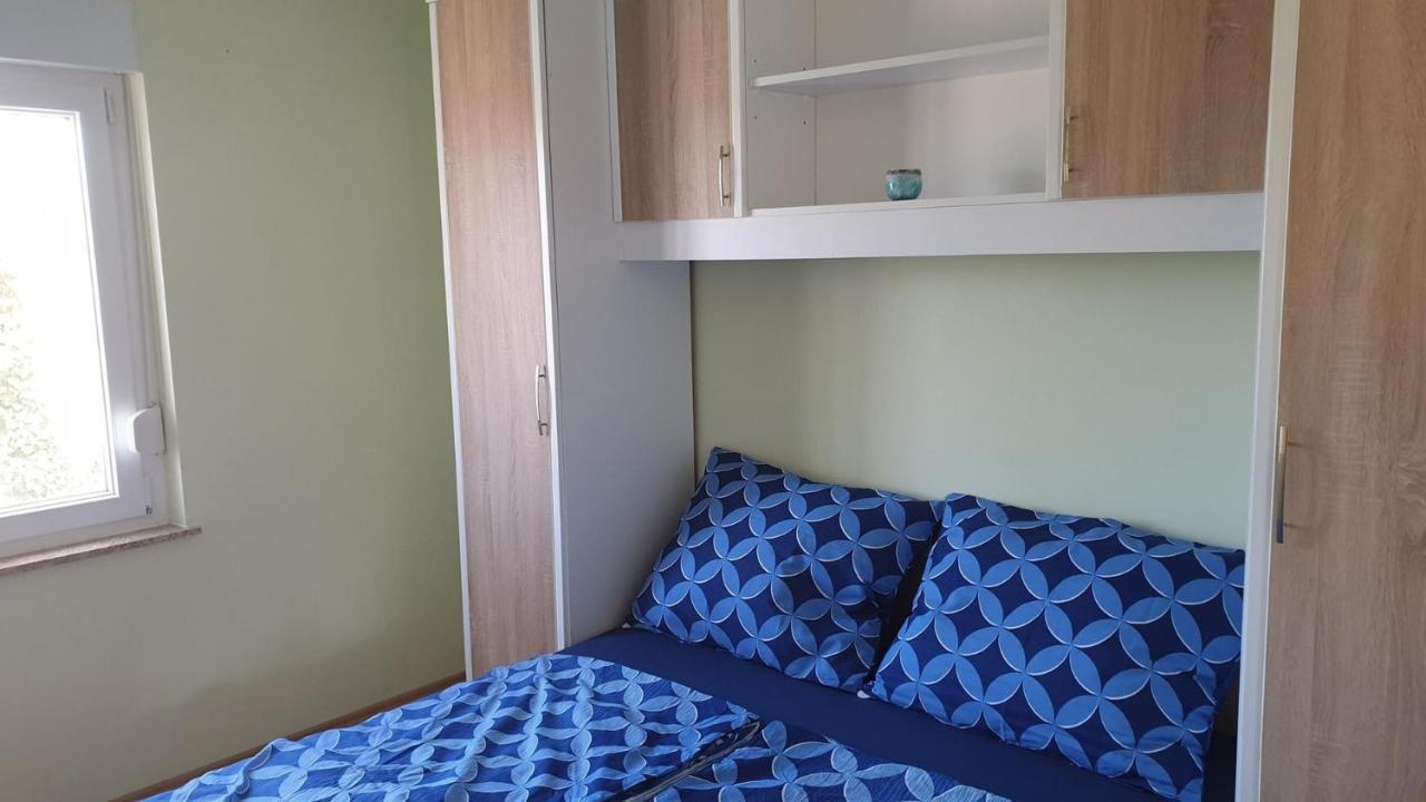 Apartments Roses Dobrinj Екстер'єр фото