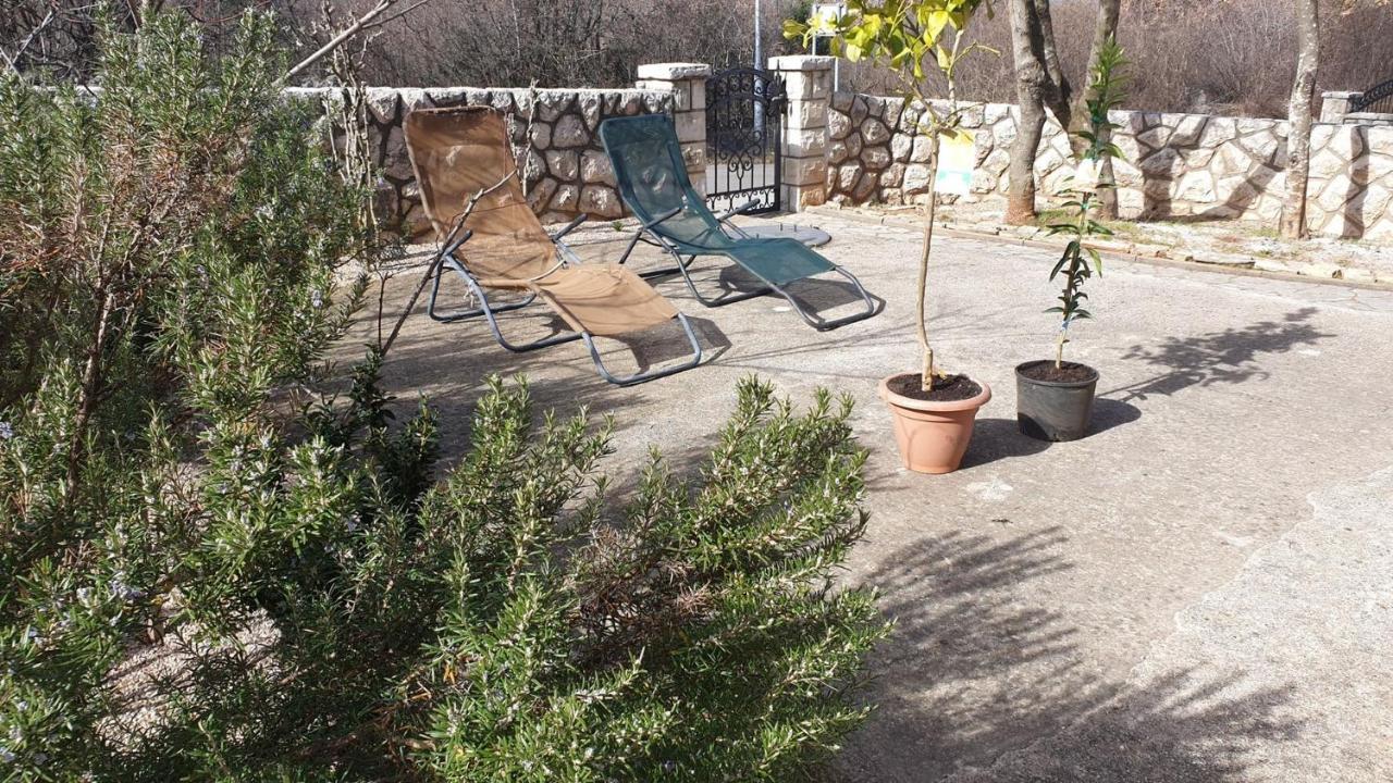 Apartments Roses Dobrinj Екстер'єр фото